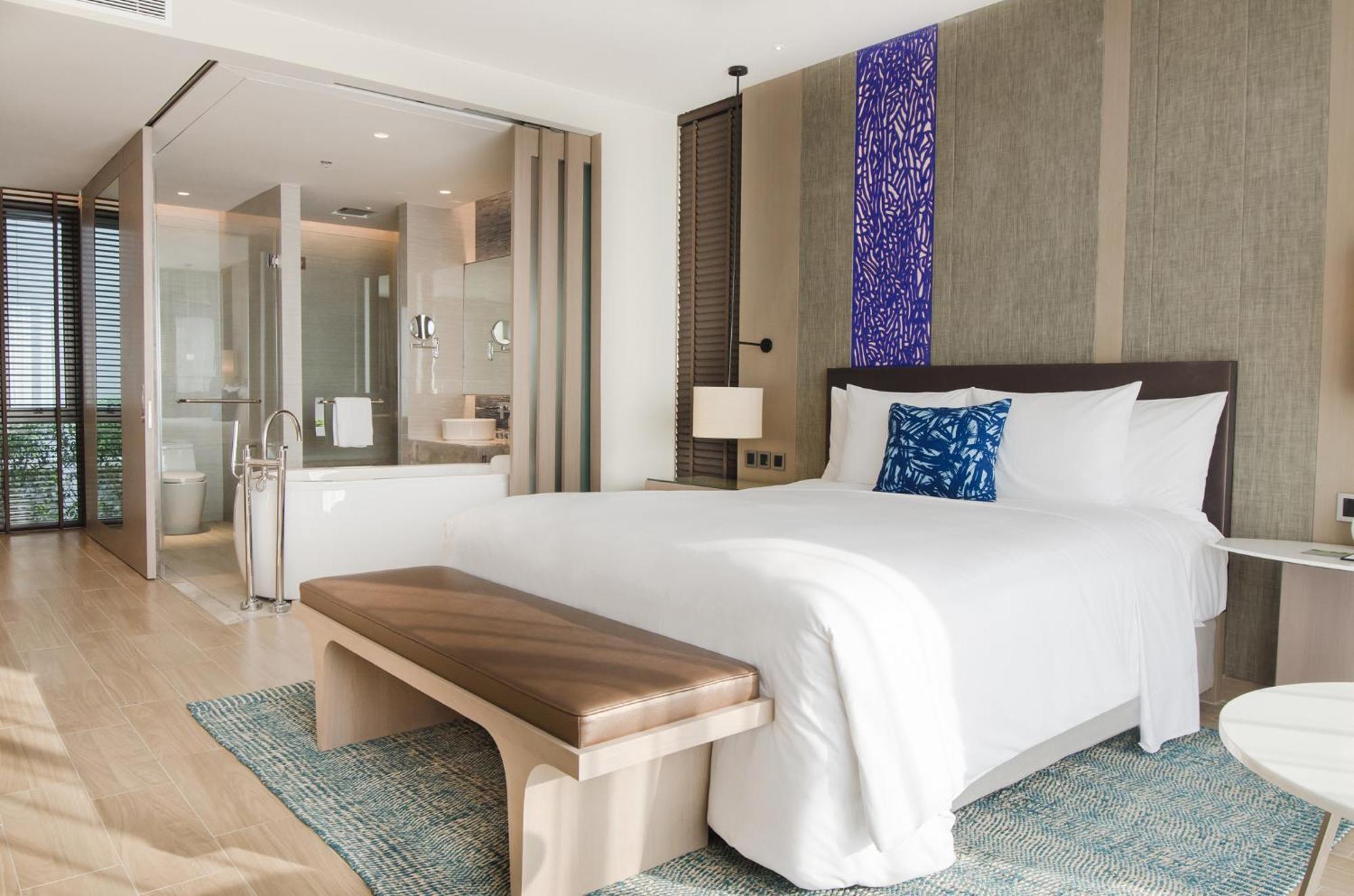 Renaissance Pattaya & Hotel Na Chom Thian